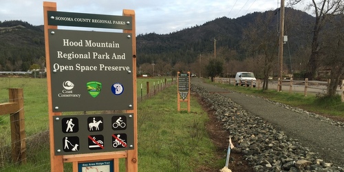 Sign and path between Highway 12 and Los Guilicos